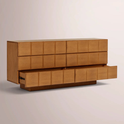 Tavian  Dresser