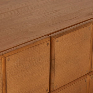 Tavian  Dresser