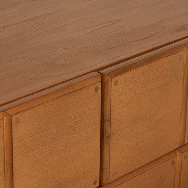 Tavian  Dresser