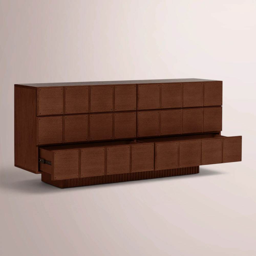 Tavian  Dresser